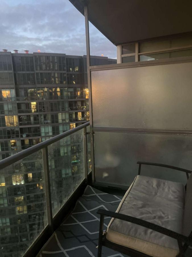 Cozy Fort York Condo 토론토 외부 사진