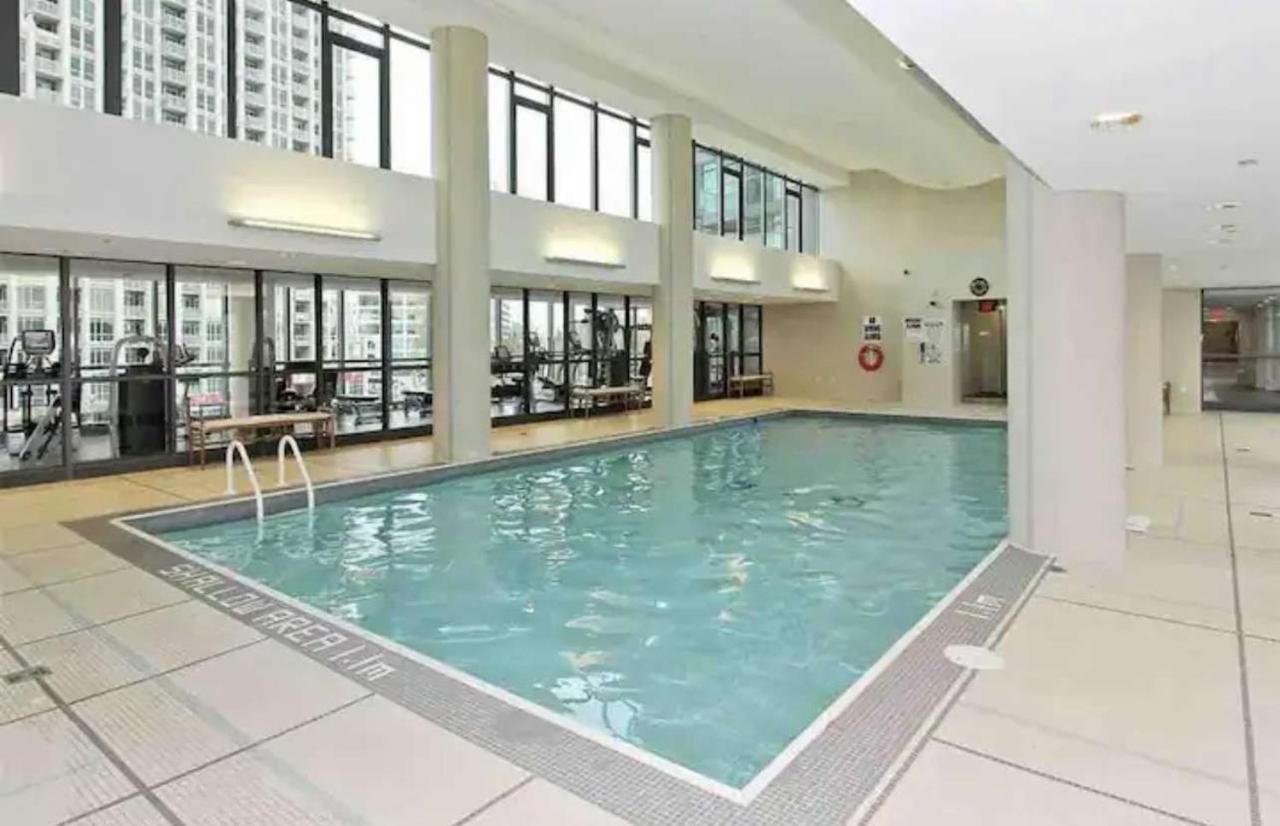 Cozy Fort York Condo 토론토 외부 사진